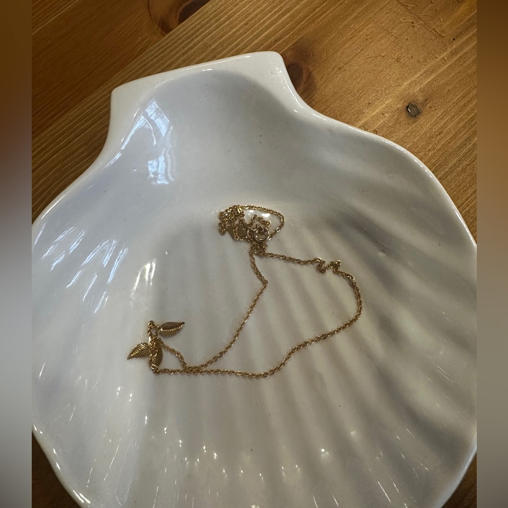 Sarah Coventry Three Leaves/Feathers Necklace
